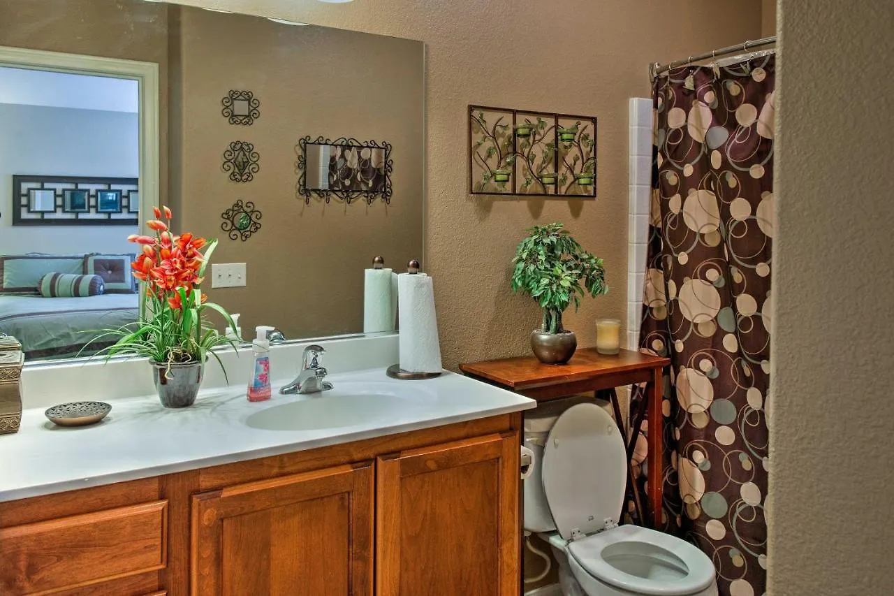 Gated Community Home With Patio, 9 Mi To Vegas Strip 라스베이거스 0*,  미국