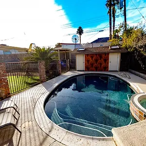 Holiday home Newer Ranch With Pool And Hot Tub Near The Strip And Freemont Street., Las Vegas